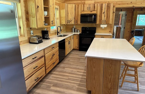 Butner Cabin | Charming 3-Bedroom Log Cabin - Rest & Relaxation