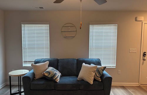Austell House | Charming 3-bedroom townhome in Austell near Six-Flags and I-20