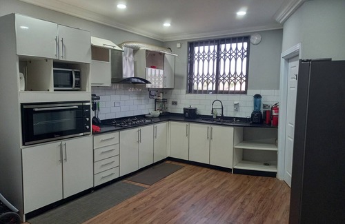 North Ridge House | Charming 3-bedroom townhome in Accra