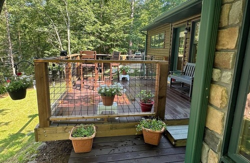 Eagle River Cabin | Charming 3-bedroom cabin with WiFi, AC in lovely Eagle River sleeps 8 people.