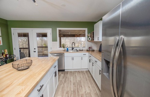 Keene House | Charming 3-bedroom house in brilliant Lawrenceburg with WiFi, AC