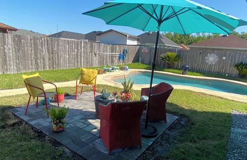 Little Woods House | Charming 3-bedroom house with WiFi, AC in delightful New Orleans, pool, safe