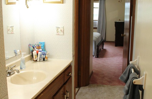 Skaneateles Other | Charming 3-bedroom farmhouse with large backyard, cabin and scenic pond.