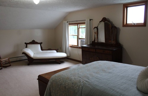 Skaneateles Other | Charming 3-bedroom farmhouse with large backyard, cabin and scenic pond.