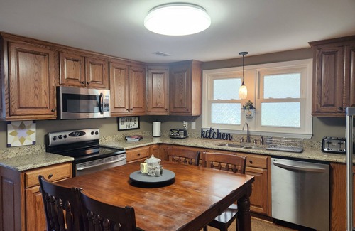 Stokes Cottage | Charming 3-bedroom cottage with AC, WiFi in serene Walnut Cove.