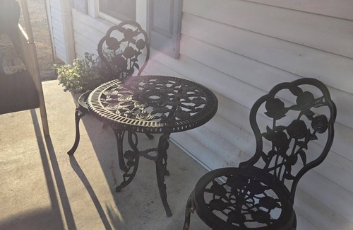 Stokes Cottage | Charming 3-bedroom cottage with AC, WiFi in serene Walnut Cove.