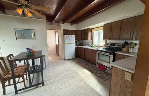 Brier Hill House | Charming 3-bedroom WATERFRONT cabin on the St. Lawrence River!