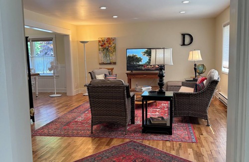 Dayton House | Charming 3 BR 2 Bath in historic Dayton. Exclusive and ready for your visit!