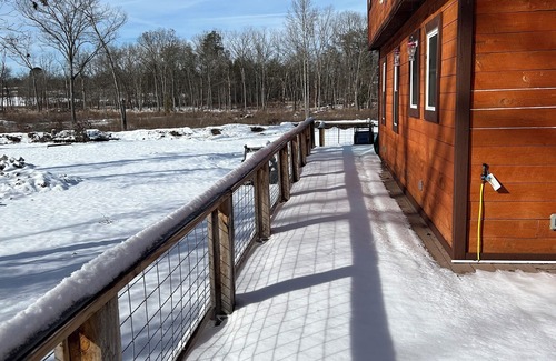 Pikeville House | Charming 3-BR Cabin/House, Pool, creek, 35Acres with Fiber Internet in Pikeville