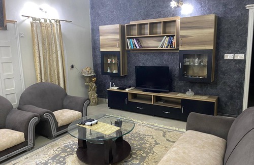 Gulshan-e-Iqbal House | Charming 3-BR Haven with WiFi, AC in Central Karachi