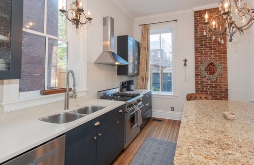 Lafayette Square House | Charming 3 BR historic home walking distance from Lafayette Park