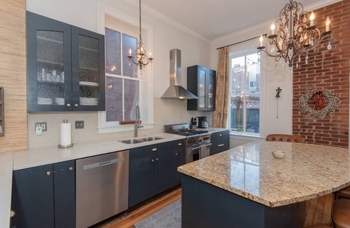 Lafayette Square House | Charming 3 BR historic home walking distance from Lafayette Park