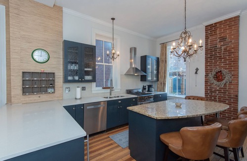 Lafayette Square House | Charming 3 BR historic home walking distance from Lafayette Park