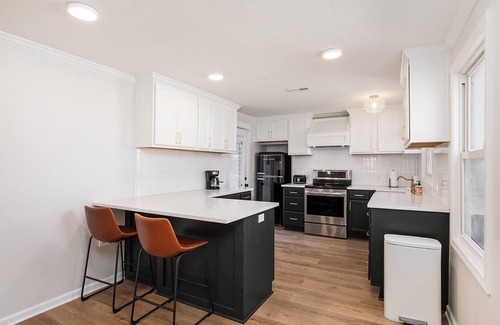 Overland Park House | Charming 3BD 2BR Dog Friendly