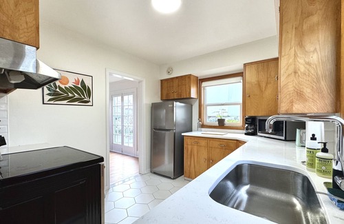 Montavilla Cottage | Charming 3BD Pet-Friendly Cottage With a Mountain View Ideal for Long Stays