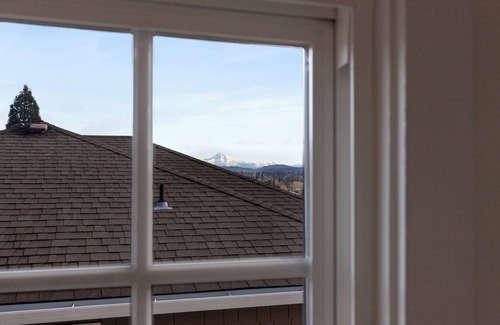 Montavilla Cottage | Charming 3BD Pet-Friendly Cottage With a Mountain View Ideal for Long Stays