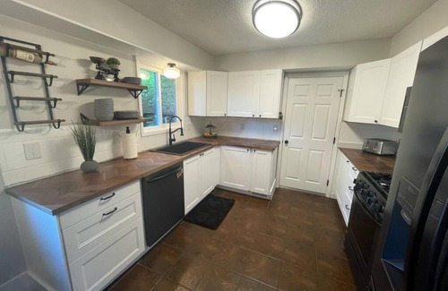 Tigard House | Charming 3BR Home - Minutes from Downtown Tigard!
