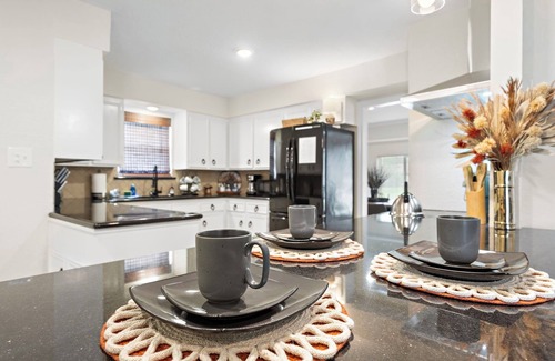 Lake Jackson House | Charming 3BR Home w/Outdoor Dining on Buttercup Street