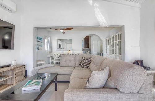 Pelican Key Villa | Charming 3BR Villa w Private Pool in Pelican Key