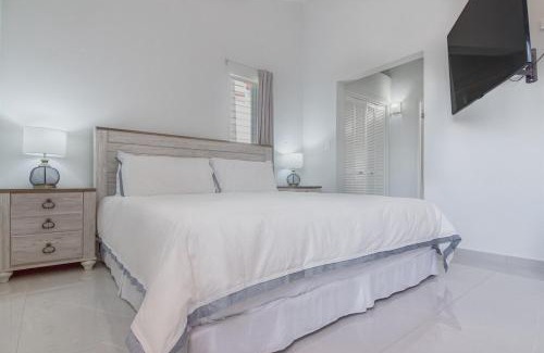 Pelican Key Villa | Charming 3BR Villa w Private Pool in Pelican Key