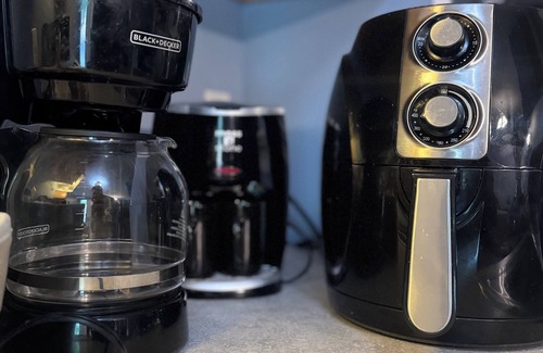 Elkton House | Charming 3rd floor Large bedroom inside townhome