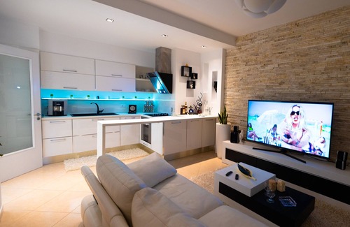 Vlore Apartment | Charming 4-Bed Apartment in Vlore with hot tub