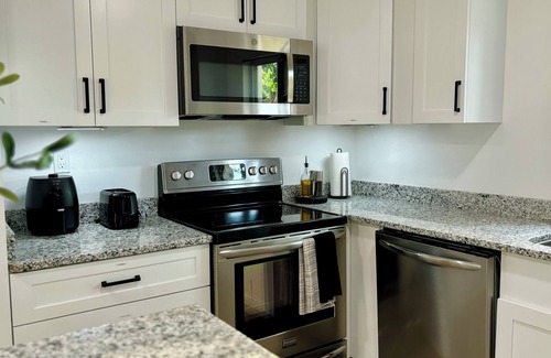 South Daytona House | Charming 4-bedroom house with Movie room and Hottub in South Daytona