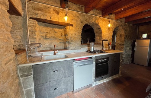 Pontremoli House | Charming 4-bedroom farmhouse in enchanting Tuscany close to mountains and sea.