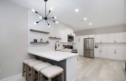 Alvin Other | Charming 4-bedroom farmhouse in Alvin with Pool & Pond!