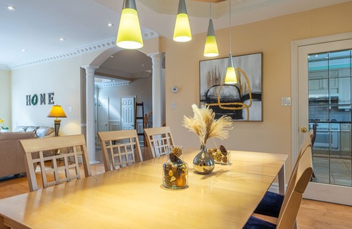 East York House | Charming 4-bedroom house in lovely Toronto with AC, WiFi