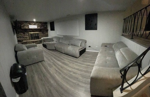 Lansing House | Charming 4-bedroom house with AC and WiFi in superb Lansing