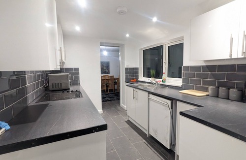 Dover House | Charming 4-bedroom House in Dover