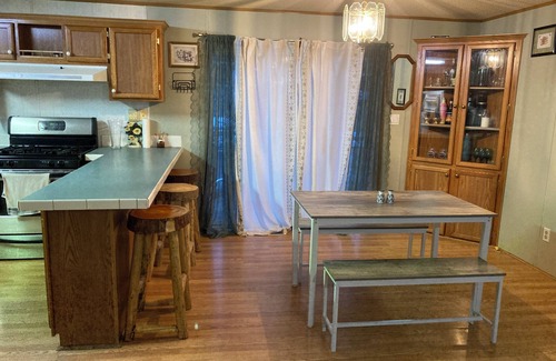 Hanna House | Charming 4-bedroom house in Hanna