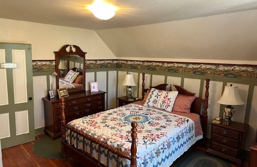 Roseburg Other | Charming 4-bedroom Pearce Historic Farmhouse in Roseburg with AC and WIFI