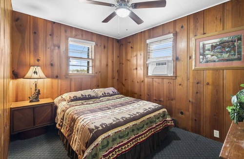 Branson West Resort | Charming 4-bedroom Lake House in a Resort Setting on Table Rock Lake MO