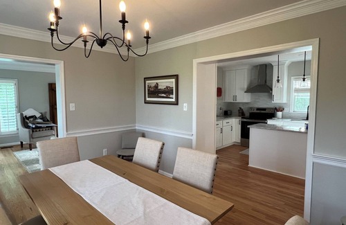 Ridgeway House | Charming 4-bedroom House on beautiful farm in Clear Brook with lovely views