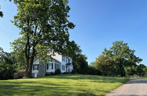 Ridgeway House | Charming 4-bedroom House on beautiful farm in Clear Brook with lovely views