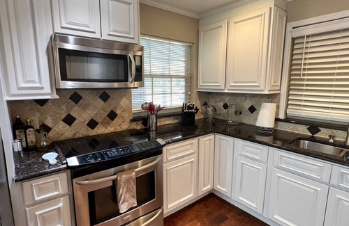 Del Rio Other | Charming 4-bedroom farmhouse in lovely Jacksonville with fitness room, WiFi