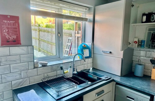 Bilston House | Charming 4-BR Home: Garden, Park, and Peaceful, Secure Living Await!