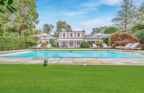 Village of East Hampton House | Charming 5-bedroom home. AC and WiFi,swimming pool. walk to town and beach