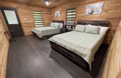 Sublime Other | Charming 5-bedroom farmhouse in Rock Island with WiFi, AC, lake front