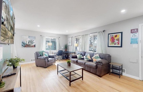 Virginia Village House | Charming 5 King Spacious House