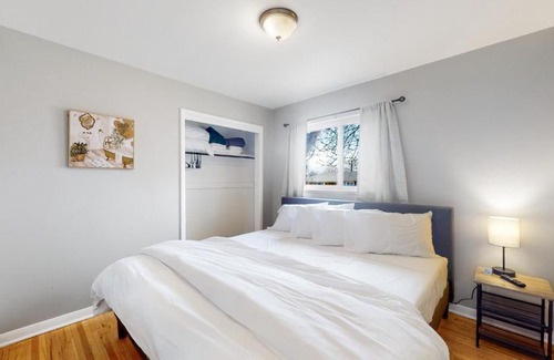 Virginia Village House | Charming 5 King Spacious House