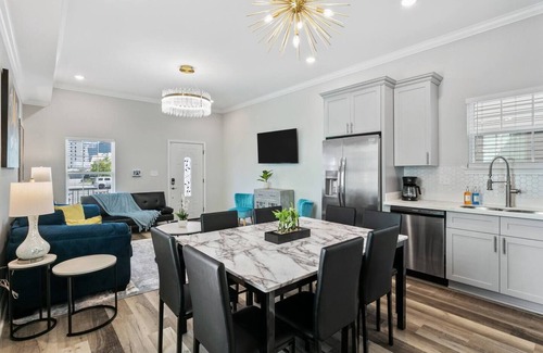 Tulane - Gravier House | Charming 5BR/5BA | Parking | Near French Quarter