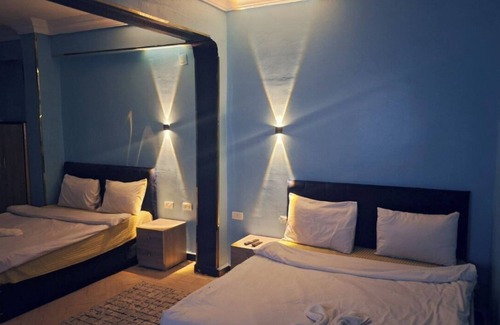 Al Haram Hotel | Charming 9-bedroom hotel with AC, WiFi in peaceful Giza Governorate