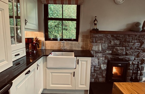 Glenbeigh Cottage | Charming and Comfortable Cottage, Glenbeigh, Ring of Kerry, Free WiFi