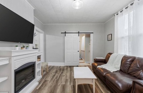 Martins Ferry House | Charming and quaint updated home