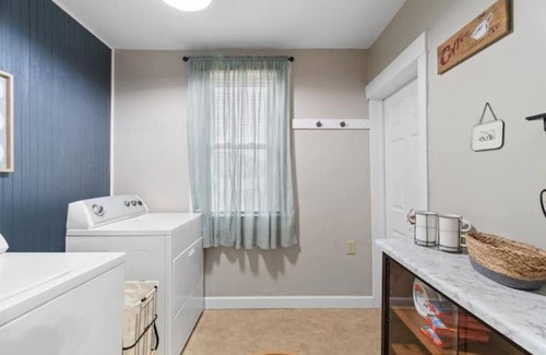 Martins Ferry House | Charming and quaint updated home