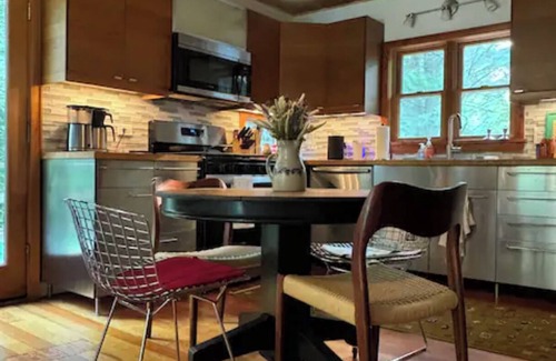 Lanesville House | Charming and secluded 2-bedroom cottage in the Catskills with WiFi and AC