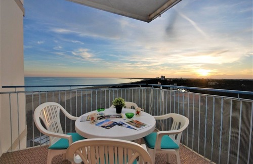 Lignano Pineta Apartment | Charming apartment overlooking the sea